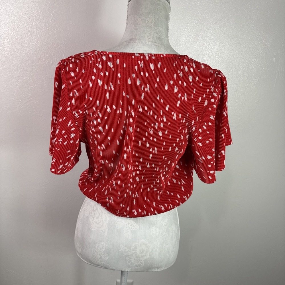 ASTR The Label Women's S Flutter Short Sleeve Crossover Micro Pleat Blouse Red D - Picture 6 of 12